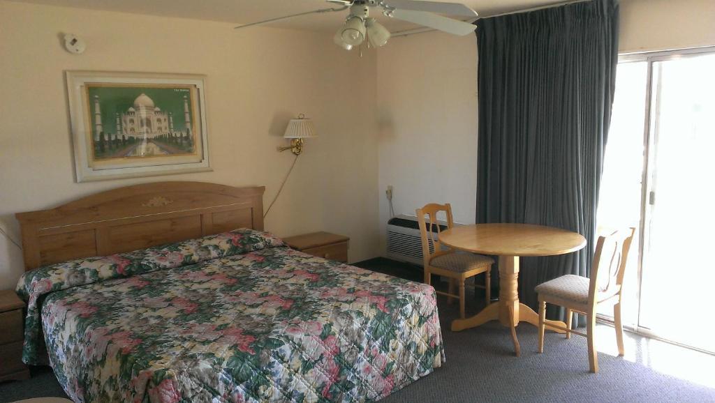 Royal Motor Inn Yuma Room photo